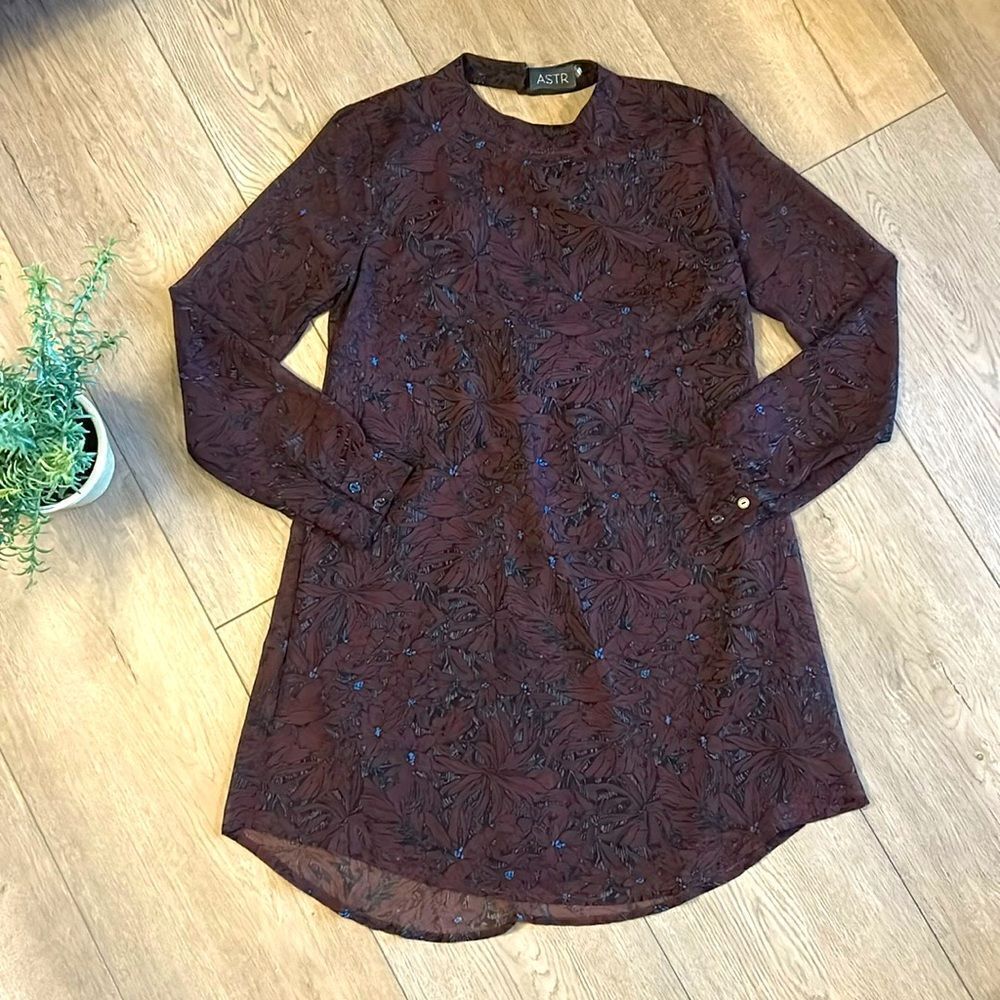 LIKE NEW ASTR SHIFT STYLE DRESS LONG SLEEVE FLORAL SIZE SMALL